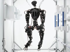 El robot humanoide Helios de Orbit Robotics tiene cuatro brazos pero no piernas, ya que no las necesita en el espacio.