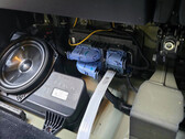 El woofer de Cybertruck utiliza el marco hueco como extensión del recinto (Fuente de la imagen: Jeremy Wright/FB)