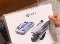 DJI venderá la Air 3S con numerosos accesorios en un combo Fly More. (Fuente de la imagen: vía @Quadro_News)