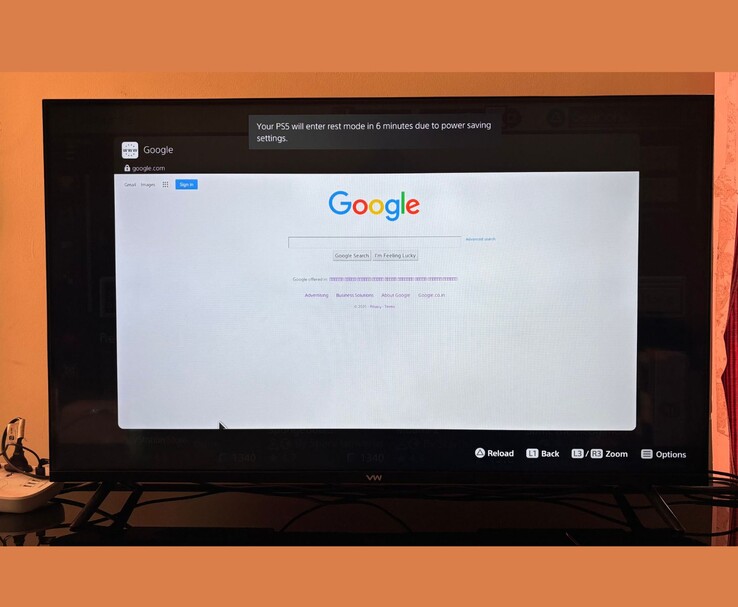 Página principal de Google abierta en un navegador oculto de PlayStation 5, mostrada en la pantalla de un televisor (Fuente de la imagen: Anmol Dubey / Notebookcheck)