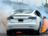 El incendio de una batería del Tesla Model 3 ha reavivado la preocupación por la seguridad de los vehículos eléctricos. (Fuente de la imagen: State Of Charge en YouTube)