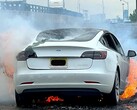 El incendio de una batería del Tesla Model 3 ha reavivado la preocupación por la seguridad de los vehículos eléctricos. (Fuente de la imagen: State Of Charge en YouTube)