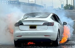 El incendio de una batería del Tesla Model 3 ha reavivado la preocupación por la seguridad de los vehículos eléctricos. (Fuente de la imagen: State Of Charge en YouTube)