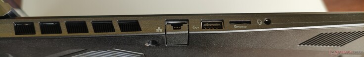 lado izquierdo: RJ45-LAN, USB-A 2.0, micro-SD, entrada/salida de línea