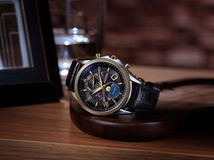 El Citizen Exceed «Mid-Autumn Moon», edición limitada, reposa sobre un soporte de madera y cuenta con una esfera de nácar negro, indicador analógico de las fases lunares y correa de piel de cocodrilo negra.