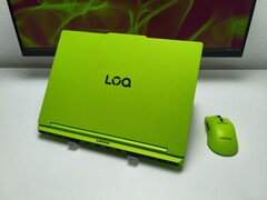 El Lenovo LOQ 15 en color «Surge Green» es difícil de pasar por alto