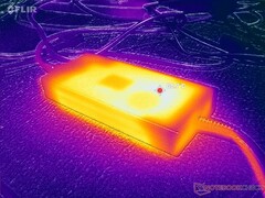 Mapa de temperaturas que muestra el adaptador de CA MSI Stealth 18 al ejecutar Cyberpunk 2077 (Fuente de la imagen: Notebookcheck)