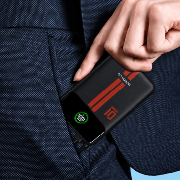 Batería externa Honor Life con pantalla integrada mostrada en el bolsillo de una prenda