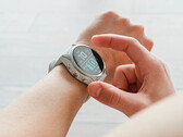 El Garmin Fenix 7S es uno de los varios smartwatches elegibles para la versión beta 15.74. (Fuente de la imagen: Garmin)