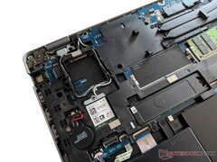 Dell Latitude 15 5511 - Ranuras WWAN y RAM gratuitas