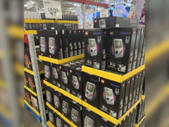 Palés de las cajas de la Nintendo Game Boy de Lego expuestas en Sam's Club (fuente de la imagen: r/lego)