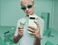 El Pixel 8 Pro en su nueva opción de color 'Menta'. (Fuente de la imagen: Google)