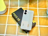 El Xiaomi Poco X8 tiene una gran autonomía, es resistente y tampoco se inmuta ante el agua.