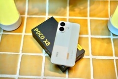 El Xiaomi Poco X8 tiene una gran autonomía, es resistente y tampoco se inmuta ante el agua.