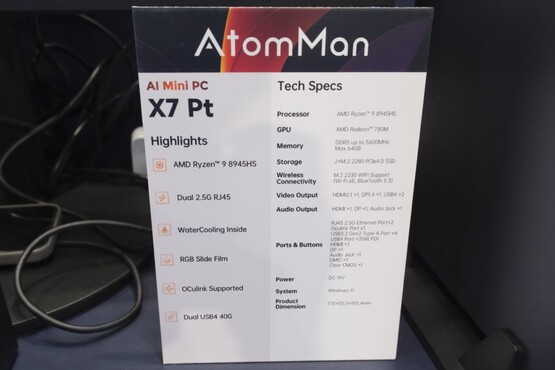 El AtomMan X7 Pt cuenta con una amplia gama de puertos y dispone de refrigeración líquida para mantener la APU Ryzen 9 8945HS fría bajo carga. (Fuente: PCWatch)