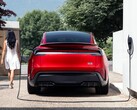 El Model Y Performance cargándose en una caja doméstica. (Fuente de la imagen: Tesla)