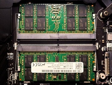 Dos ranuras CSODIMM para expansión DDR5