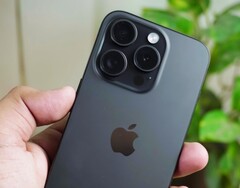 Los iPhone 15 Pro y Pro Max de Apple son significativamente más populares que los modelos base más baratos. (Imagen: nitin v)