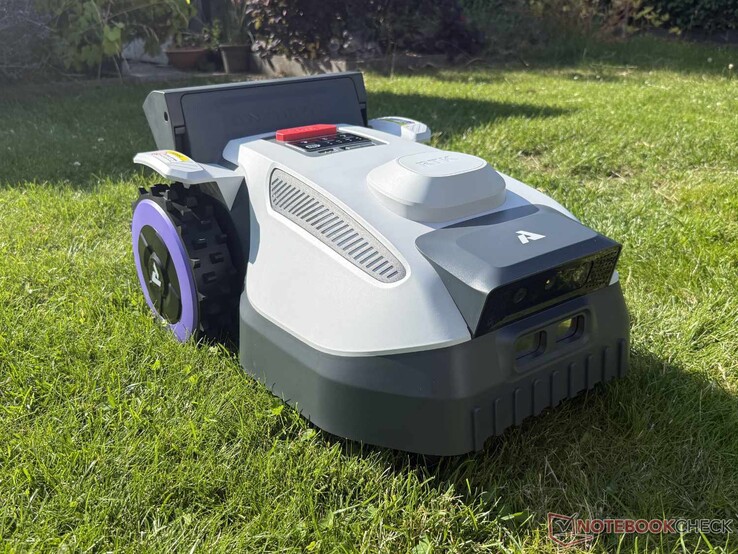 Anthbot N8 aquí, todavía sin la cesta.