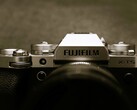 Se prevé que la Fujifilm X-T5 que se muestra aquí tenga un sucesor en breve.