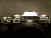 Se prevé que la Fujifilm X-T5 que se muestra aquí tenga un sucesor en breve.