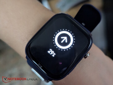 En la muñeca de un niño: actualizado tras el emparejamiento de la aplicación