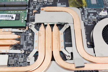 Tres tubos de cobre dedicados a la GPU