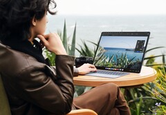 Apple y Amazon podría estar desarrollando un competidor del MateBook Fold que aparece en la imagen (Fuente de la imagen: Huawei)