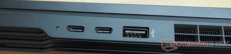 A la derecha: 2x USB-C 3.2 Gen 2 (incl. DisplayPort), USB-A 3.2 Gen 2