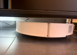 Qrevo Curv 2 Pro limpia debajo de más muebles gracias a su torre láser retráctil