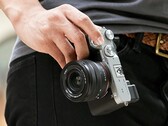 La Sony A7C II contará con un diseño prácticamente inalterado heredado de la A7C de primera generación. (Fuente de la imagen: Sony)