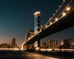 Las brillantes luces nocturnas de Manhattan, Nueva York (Fuente de la imagen: Alejandro Luengo/Unsplash)