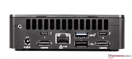 Parte trasera: Adaptador de CA, 2x USB4 (tipo-C), 1x USB 3.2, 1x USB 2.0, LAN 2,5G, 2x HDMI 2.1