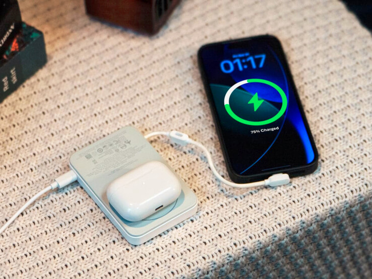 El nuevo banco de energía magnética Rapid Mag Qi2.2 puede cargar tres dispositivos al mismo tiempo. (Fuente de la imagen: EcoFlow)