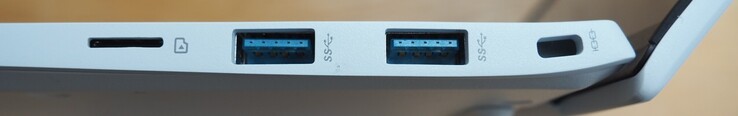 Derecha: microSD, 2x USB-A 3.2 gen 2x1, bloqueo Kensington