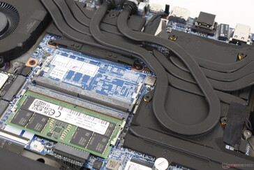 2 ranuras SODIMM DDR5 accesibles