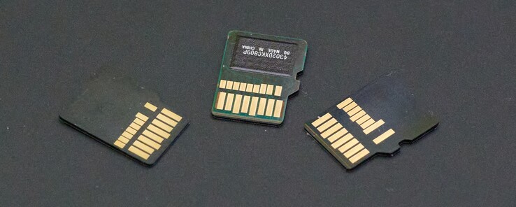 De izquierda a derecha: Lexar Play Pro (EX), Sandisk MicroSD Express (EX) y Nextorage M2 SE (UHS-II). (Fuente de la imagen: Andreas Sebayang/Notebookcheck.com)