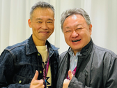 Una imagen de Shuhei Yoshida con Keiji Inafune.