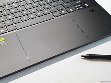 Panel táctil háptico con tiras LED limitadoras...