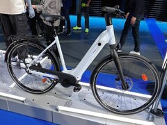 La bicicleta eléctrica BTWIN LD 940 de Decathlon cuenta con un sistema inteligente que le permite conectar su teléfono. (Fuente de la imagen: Transition Velo)