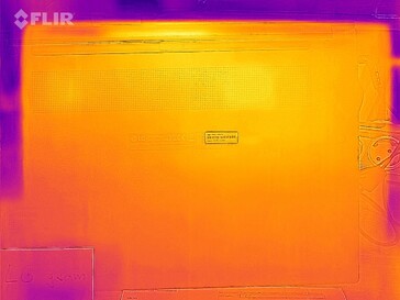 LG Ultra PC 16" con Ryzen 3 5300U - distribución del calor en reposo (abajo)