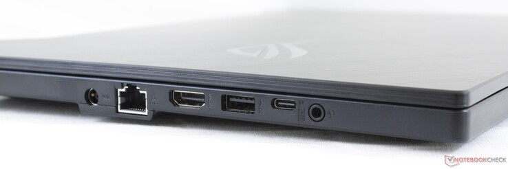 Izquierda: Adaptador de CA, Gigabit RJ-45, HDMI 2.0b, USB 3.1 Gen. 1 Tipo-A, USB 3.1 Gen. 2 Tipo-C con DisplayPort 1.4, 3.5 mm combo audio