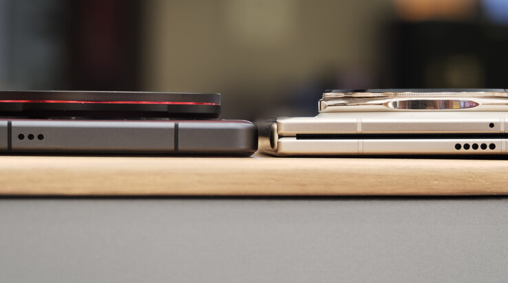 La X200 Ultra y la Magic V5, de izquierda a derecha. (Fuente de la imagen: Fenibook)