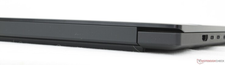 Trasera: Sin puertos