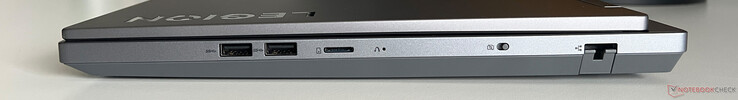 Derecha: 2x USB-A 3.2 Gen 1 (5 Gbit/s), lector de tarjetas microSD, cámara web eShutter, Gigabit Ethernet