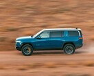 A pesar de su enfoque en la destreza todoterreno, la Rivian R1S parece que va a recibir una actualización masiva de rendimiento. (Fuente de la imagen: Rivian)