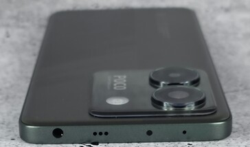 parte superior del chasis (toma de auriculares de 3,5 mm, altavoz, emisor de infrarrojos, micrófono)