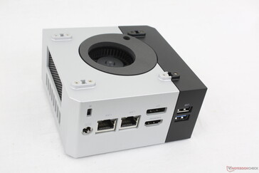 Fondo con la cubierta metálica exterior retirada