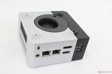 Fondo con la cubierta metálica exterior retirada