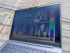 Al aire libre, bajo la luz solar directa